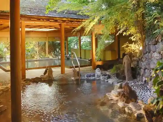 Ribumakkusu Resort Kawaji ( Kyumei : Gensen no Yado Ranryo )