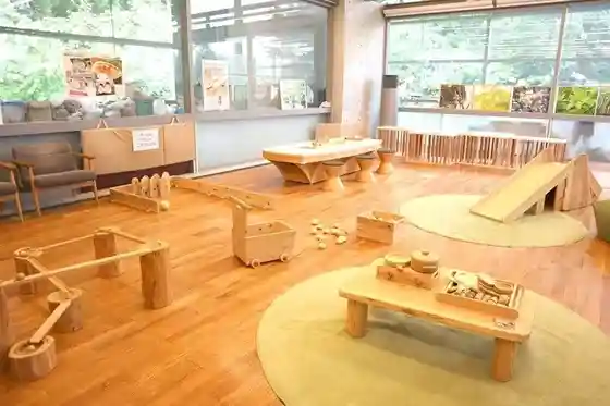 Popora Ki Iku Hiroba (Atema Mori to Suihen no Kyoshitsu Popora)