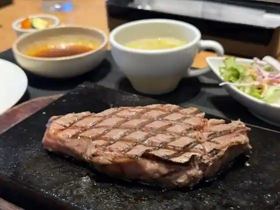 溶岩焼きステーキ&ハンバーグ 崋山