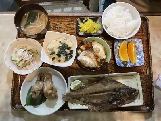 お食事処かじか亭