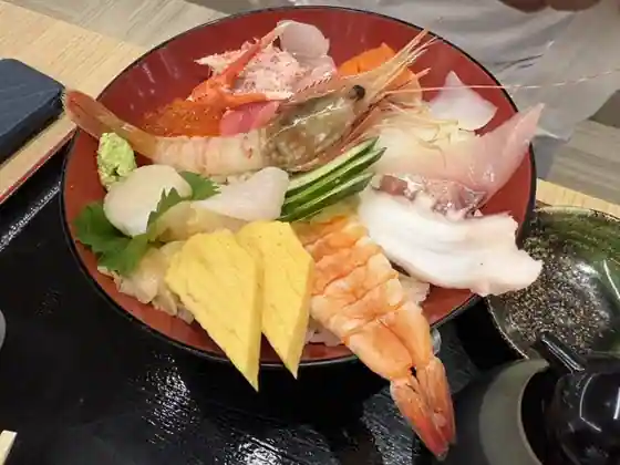 氷見海鮮丼 粋鮨 三井アウトレットパーク北陸小矢部