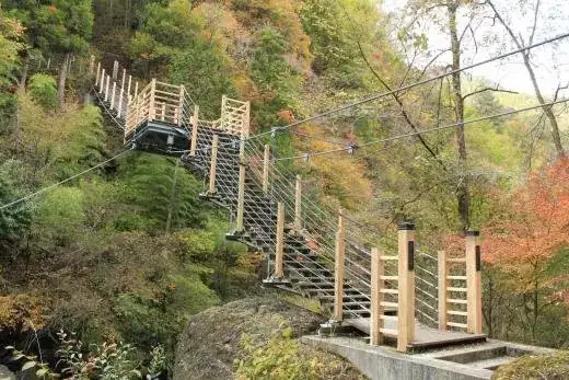 Oyanagi Kawa Gorge / Kannon Taki (Oyanagawakeikoku / Kan no Ndaki)