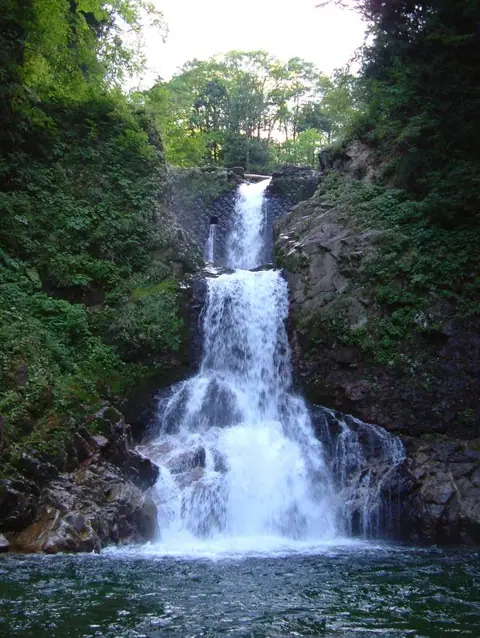 Shirabu Falls