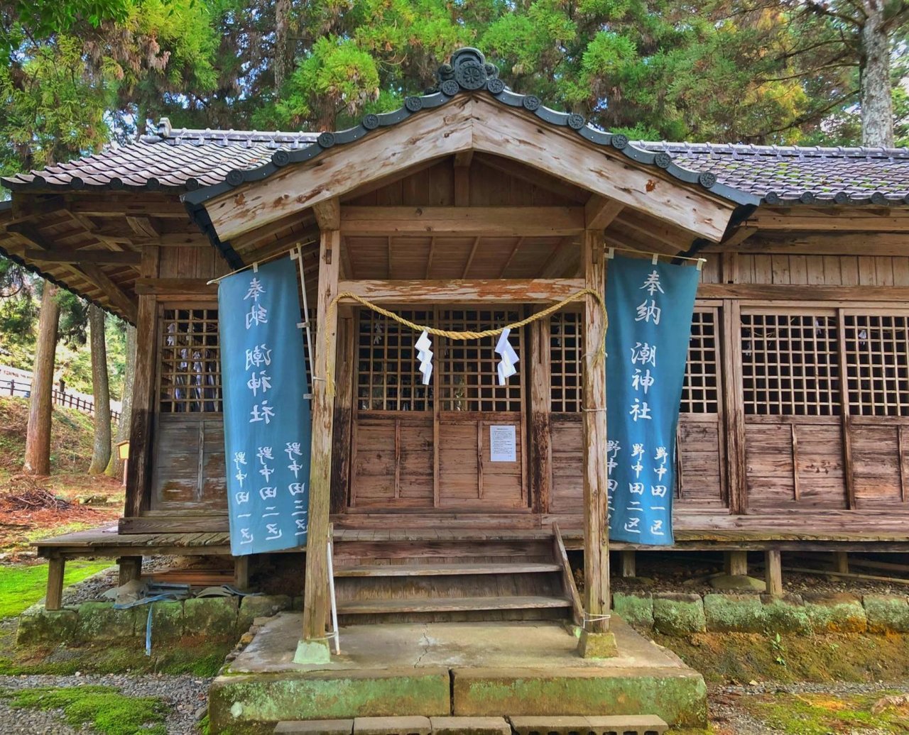 Ushio Shrine and Sai Shrine