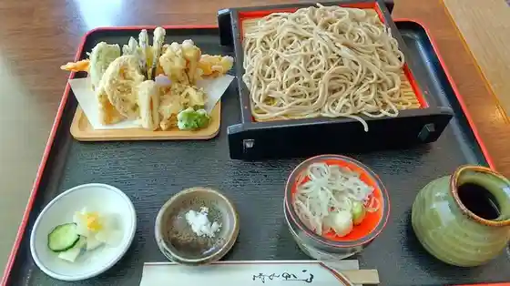 石臼挽き手打ちそば おおみ